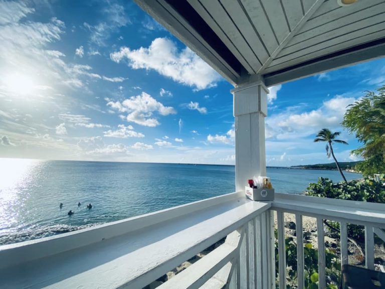 Louie and Nachos Beach Bar 3 768x576